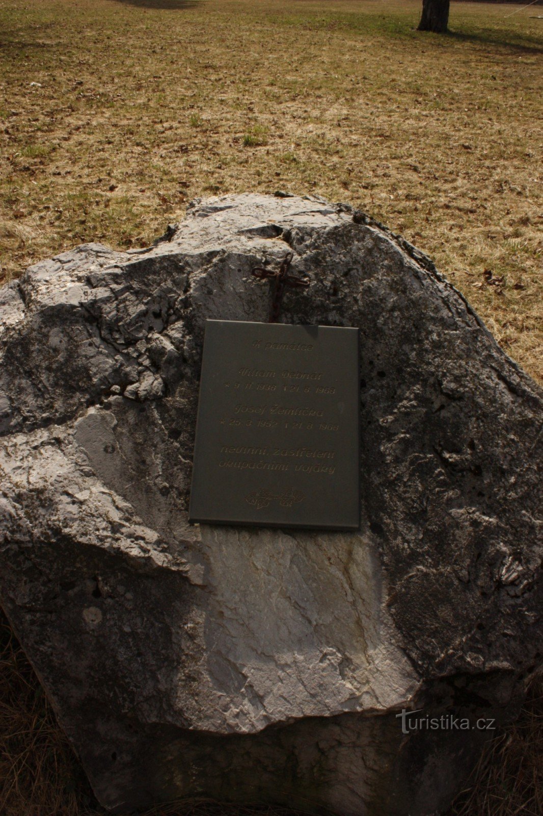 ブルノの 21 年 8 月 1968 日の犠牲者の記念碑 - リシュニ