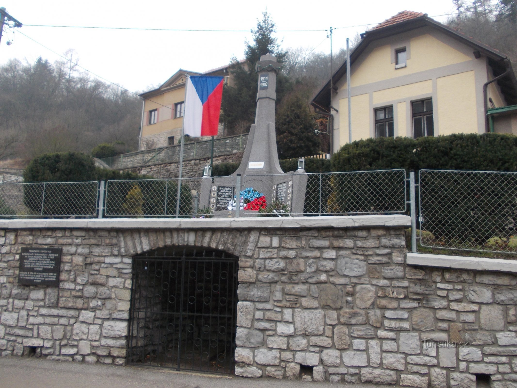 monument to the victims of war