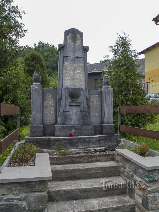 Ett monument över båda krigen