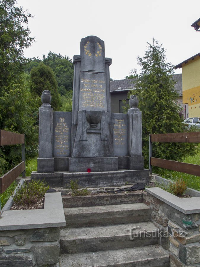 Een monument voor beide oorlogen