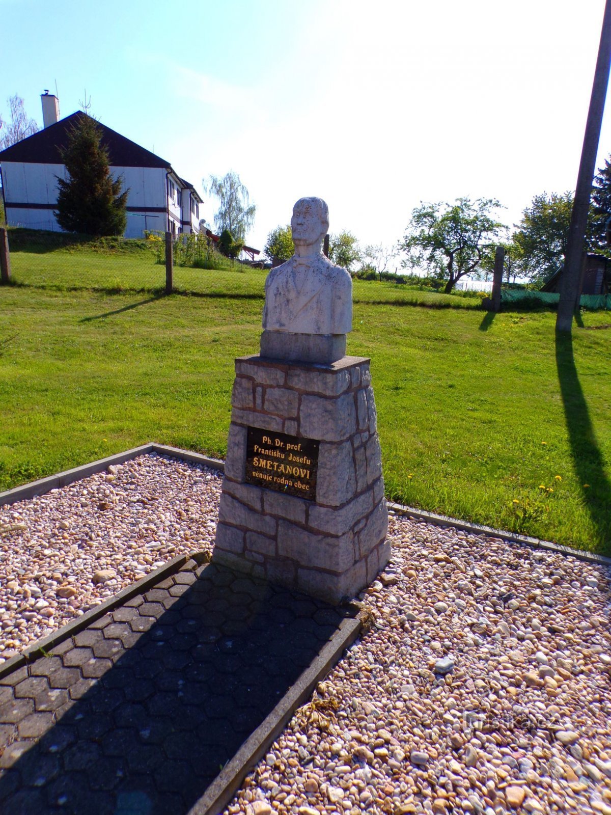 Pomník P. Josefa Františka Smetany (Svinišťany, 8.5.2022)