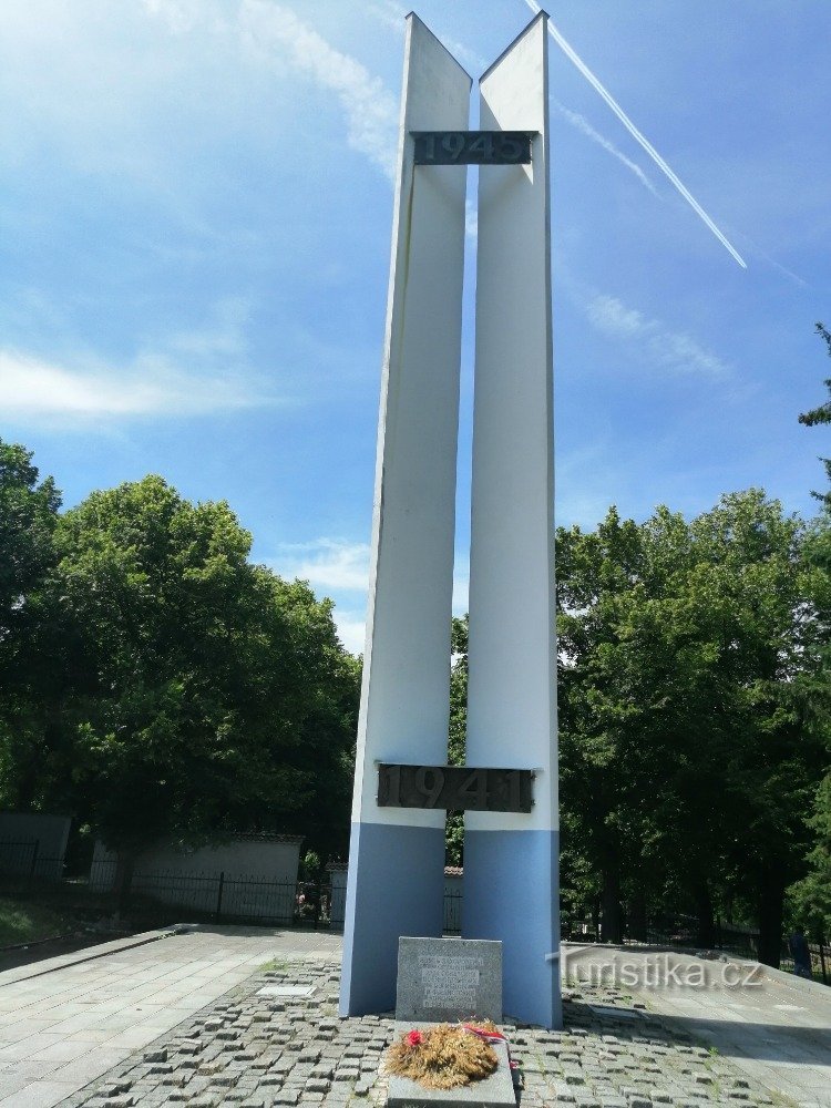 Monument to fallen Soviet prisoners - Sokolov