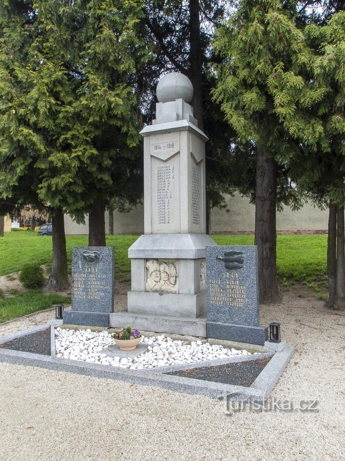 Monument aux morts à Bludov