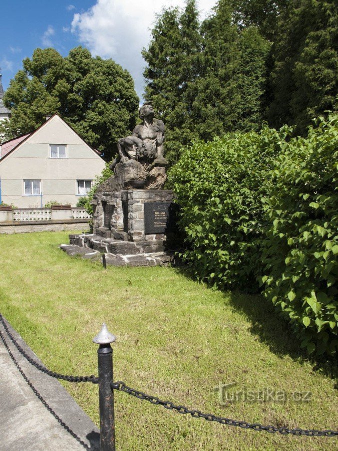 Monumento aos caídos em Brníček