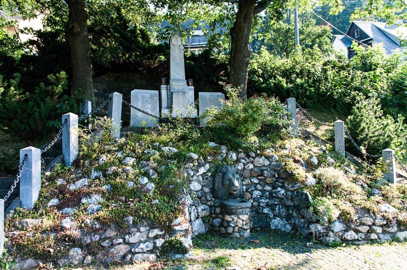 Monument voor de gevallenen in Mala Moravka