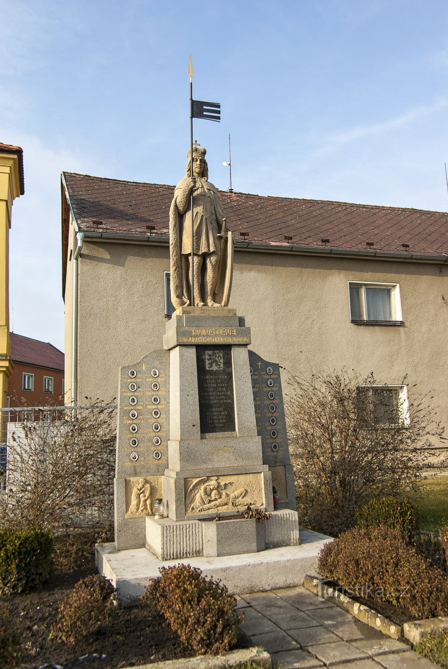 Monument till de stupade i Nákla