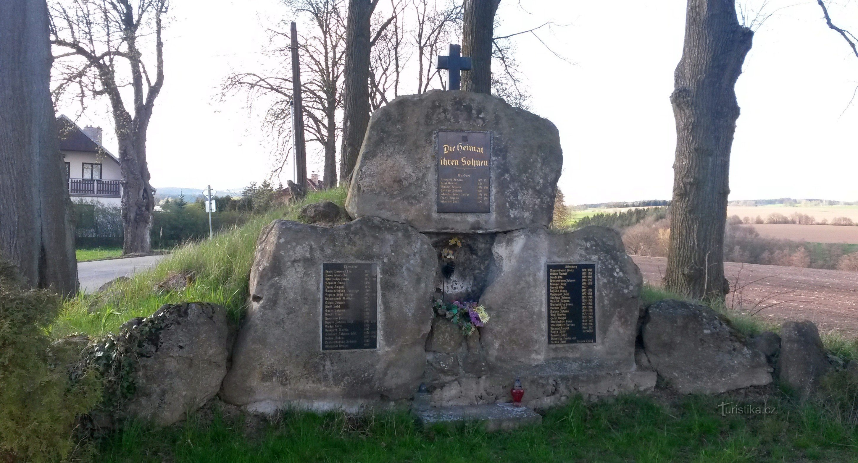 monument al celor căzuți