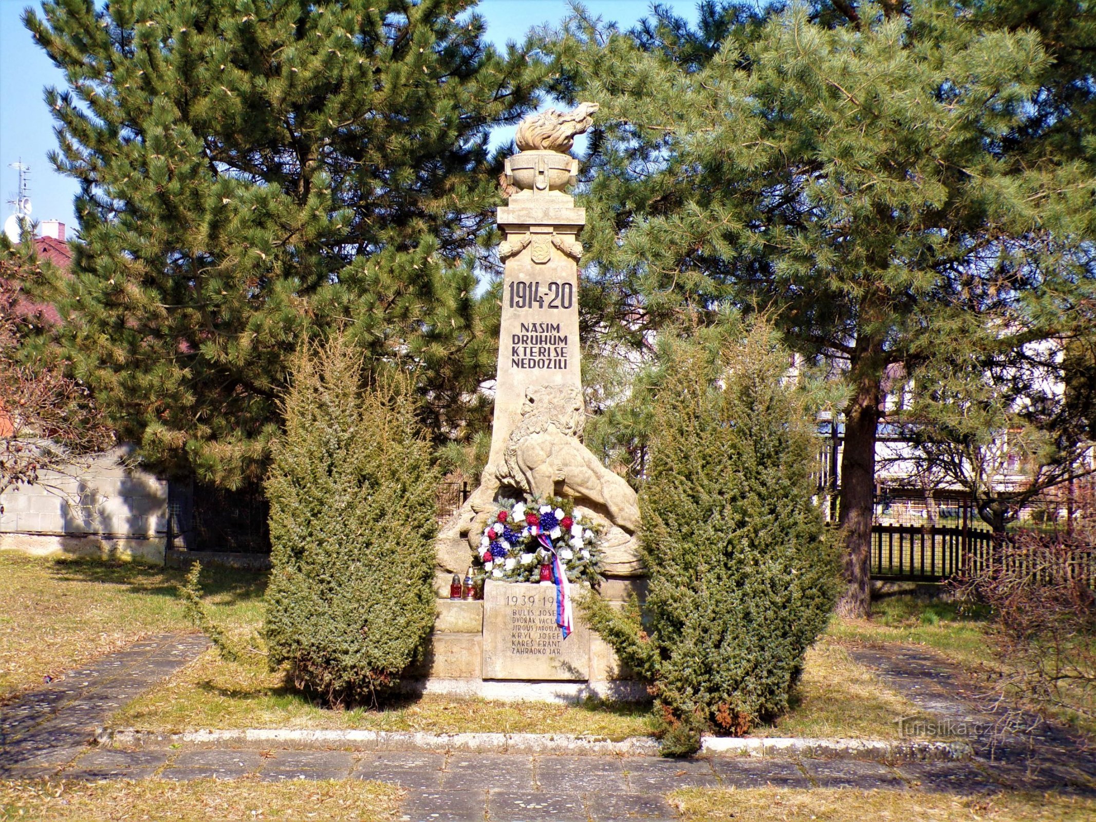 Kaatuneiden muistomerkki (Černilov, 25.3.2021)
