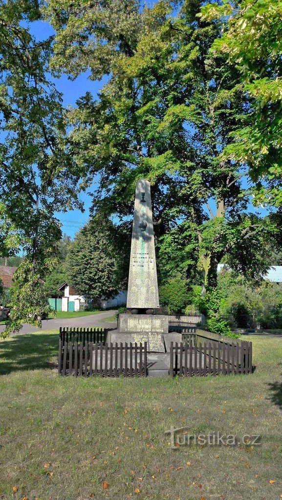 monument al eroilor căzuți din Primul Război Mondial