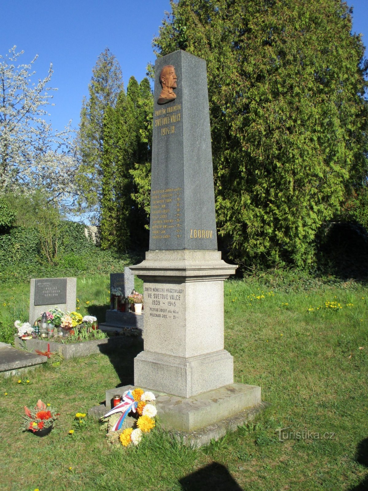 Pomník padlým (Jezbiny, 22.4.2020)