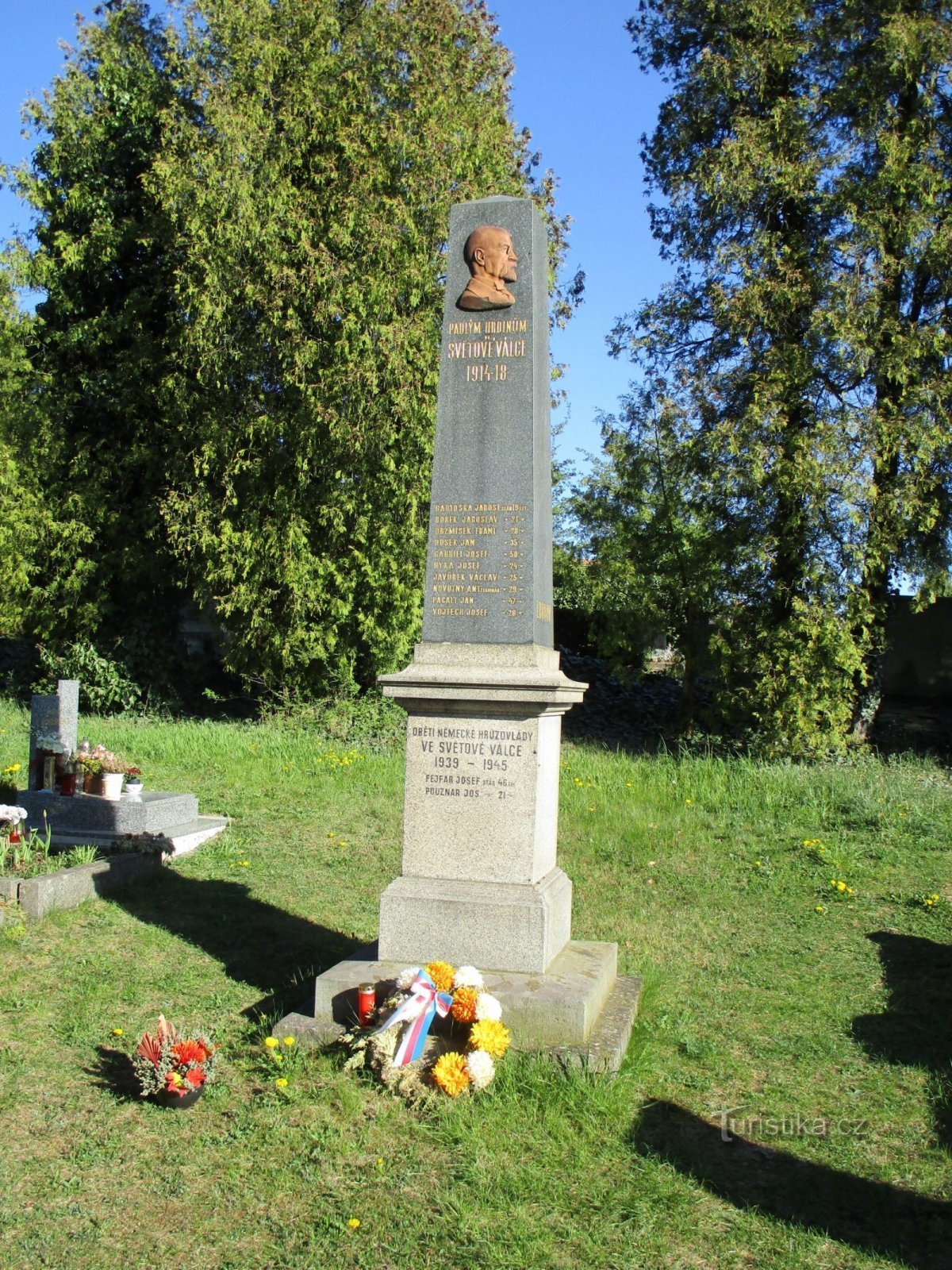 Monumentul celor căzuți (Jezbiny, 22.4.2020)