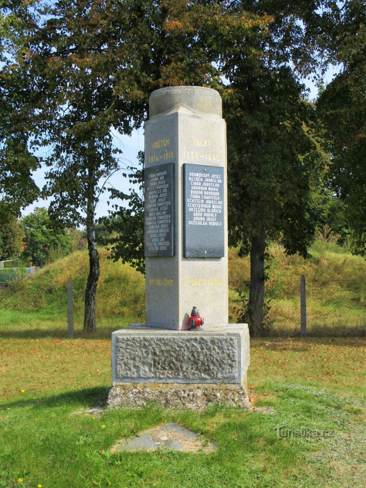 Monument til de faldne (Kratonohy, 13.9.2020/XNUMX/XNUMX)