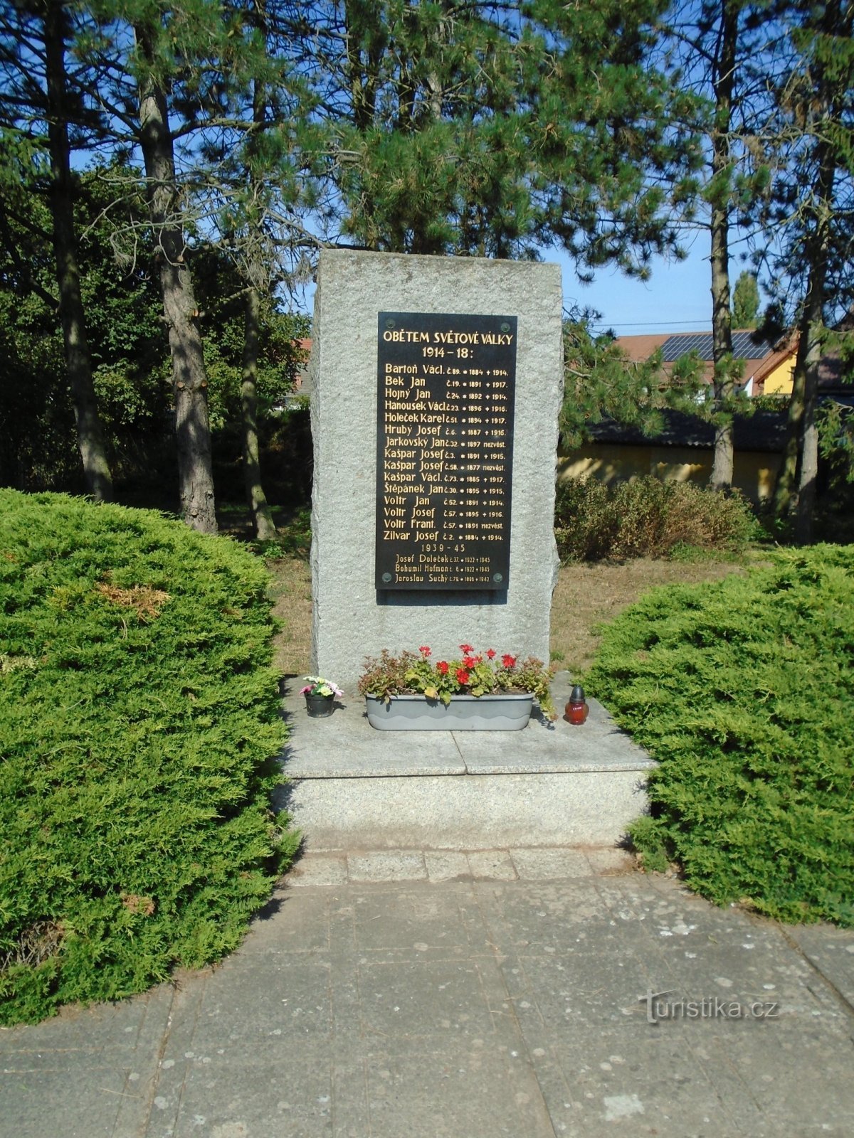 Kaatuneiden muistomerkki (Libřice, 13.8.2018. elokuuta XNUMX)