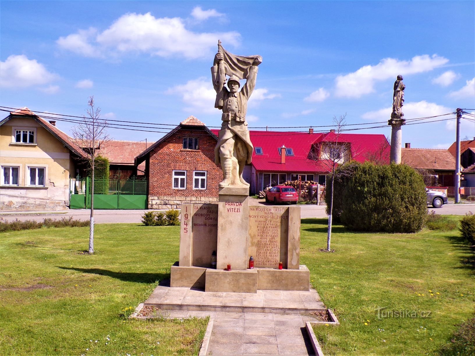 Monumentul celor căzuți (Loucná Hora, 30.4.2021)