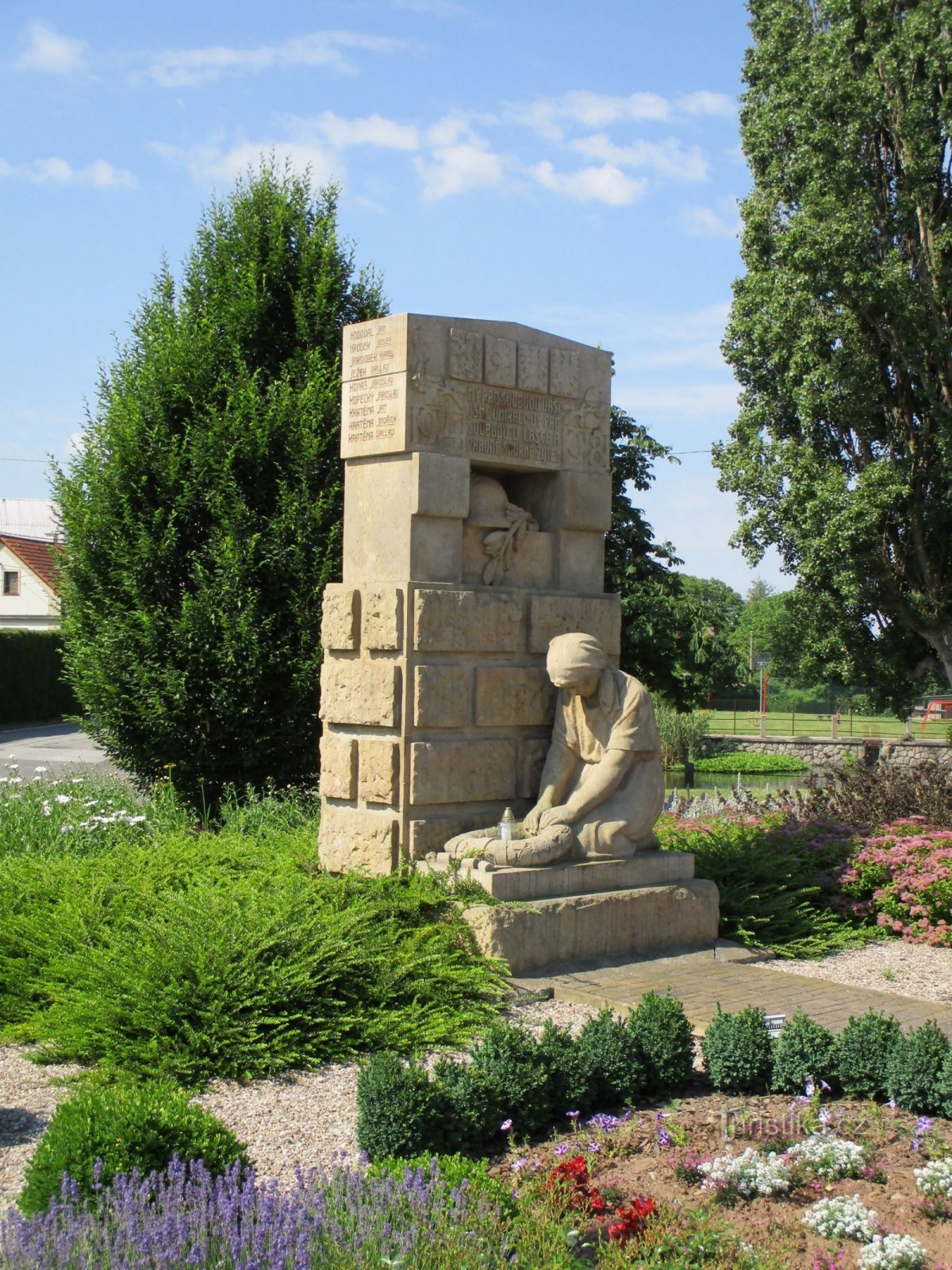 Monumento a los caídos (Nahořany, 19.6.2019/XNUMX/XNUMX)