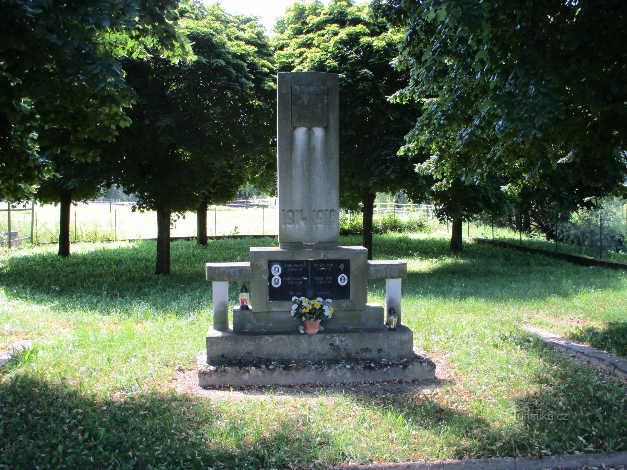 阵亡者纪念碑 (Nerošov, 14.7.2020)