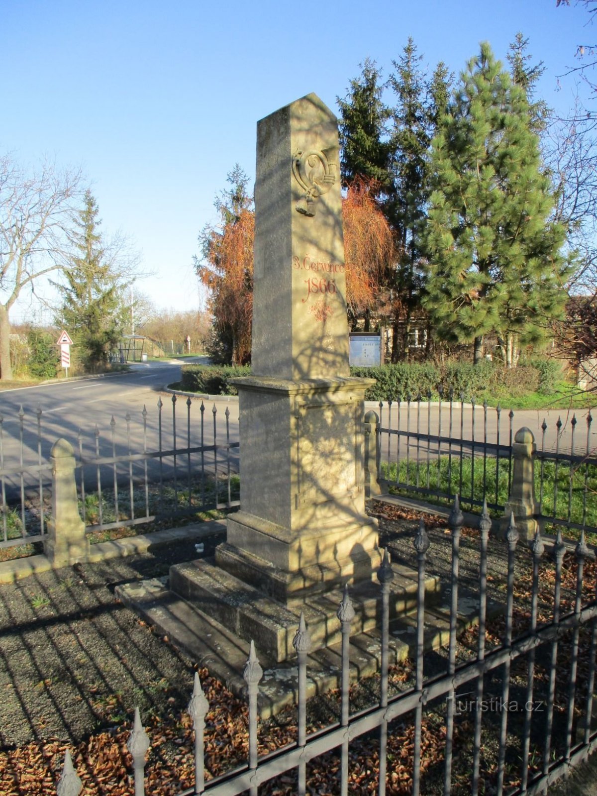 Monument to fallen members of the 2nd battalion of field hunters (Hořiněves, 30.11.2019/XNUMX/XNUMX)