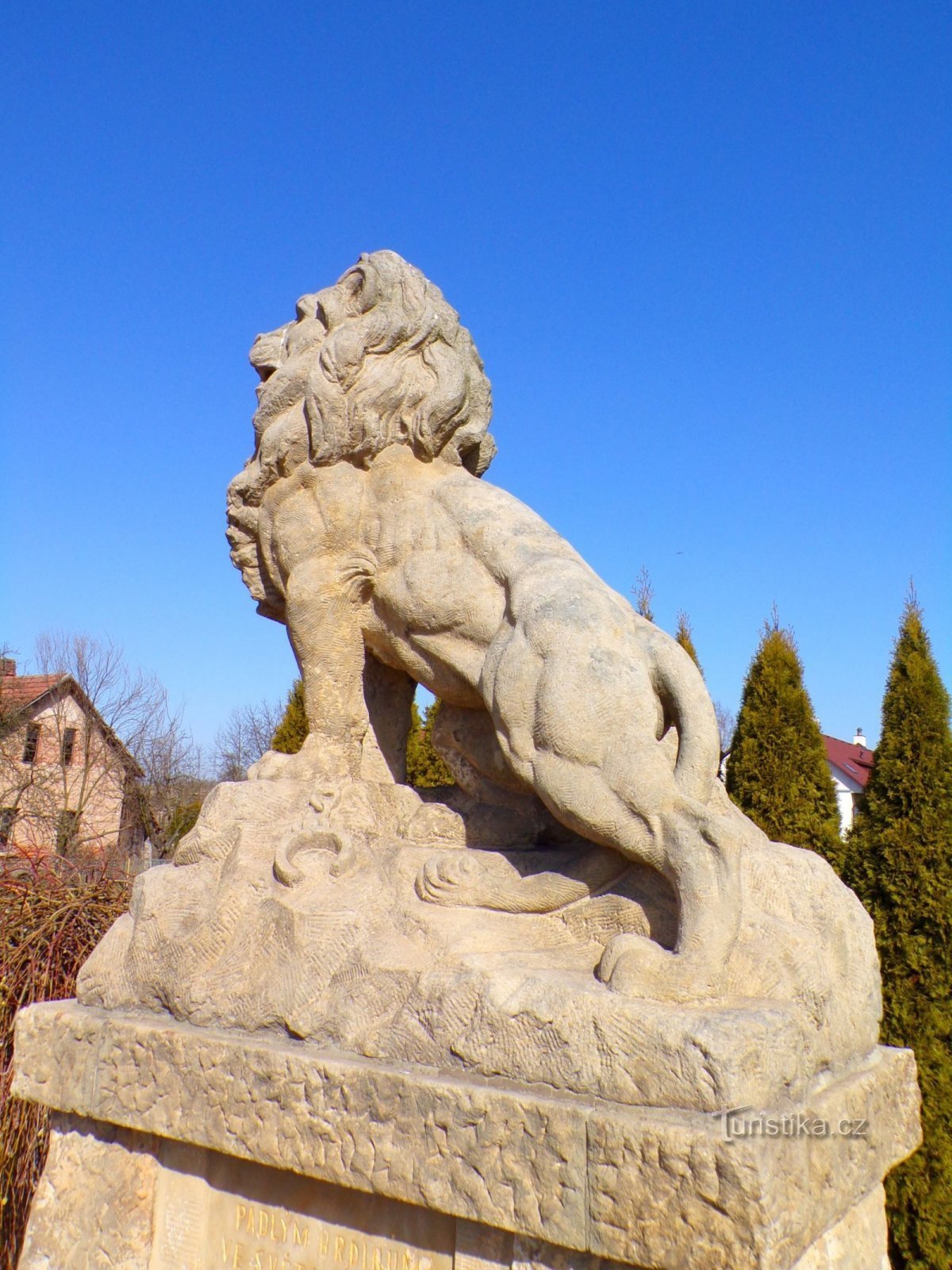 Monument till de stupade (Rožnov, 20.3.2022)