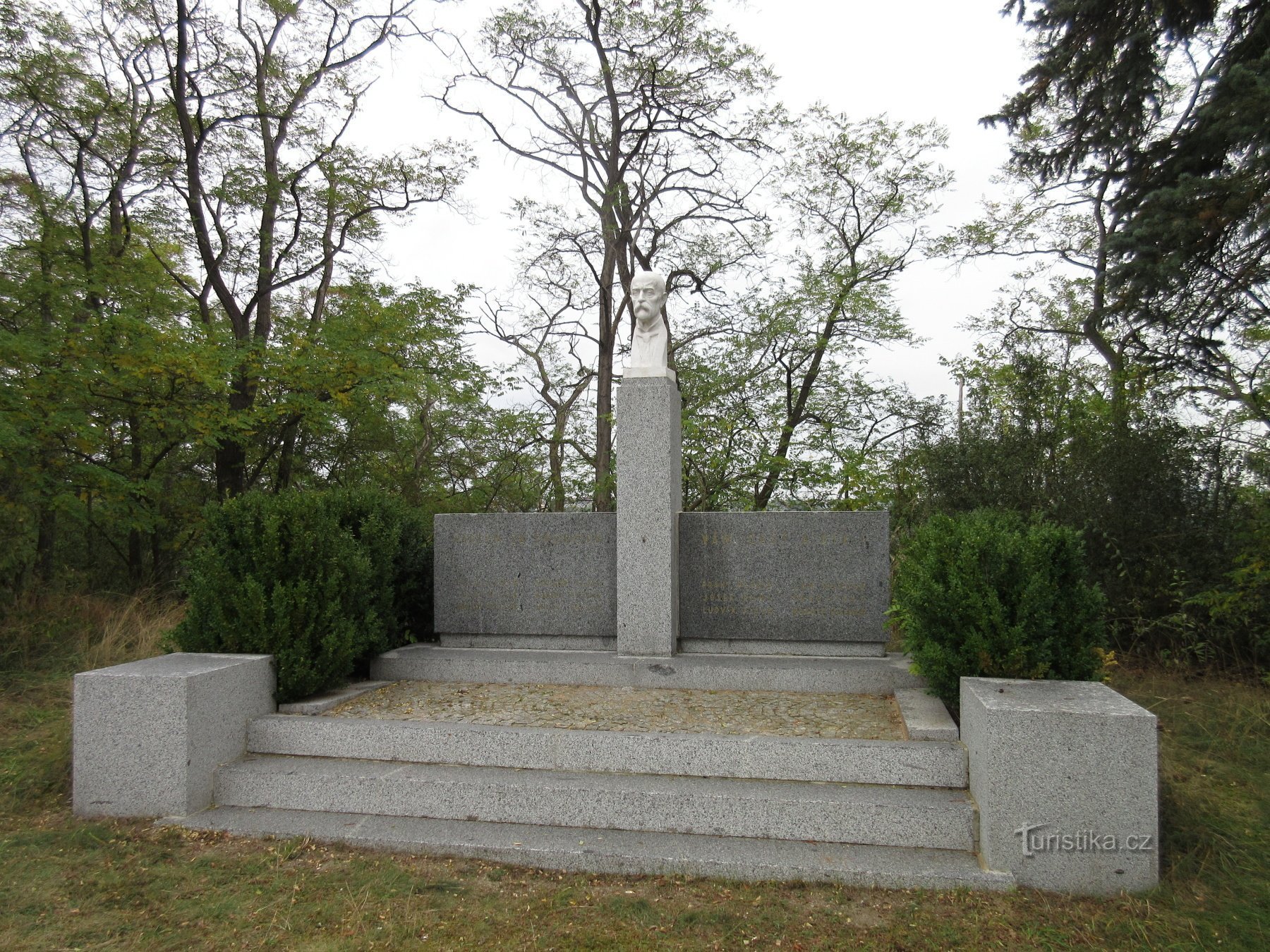 Monument to those who died in the 1st and 2nd World Wars