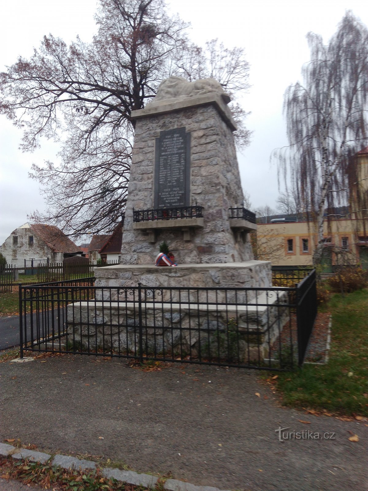 Pomník padlým v 1. a 2. světové válce v Prachovicích