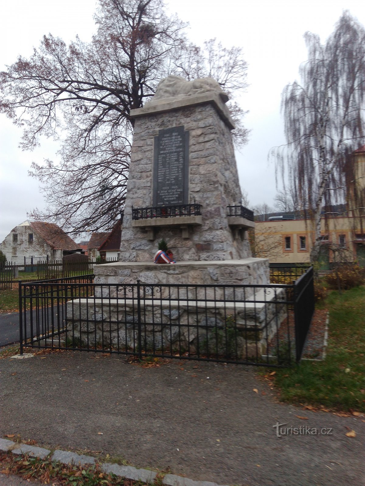 Monument to those who died in the 1st and 2nd World Wars in Prachovice