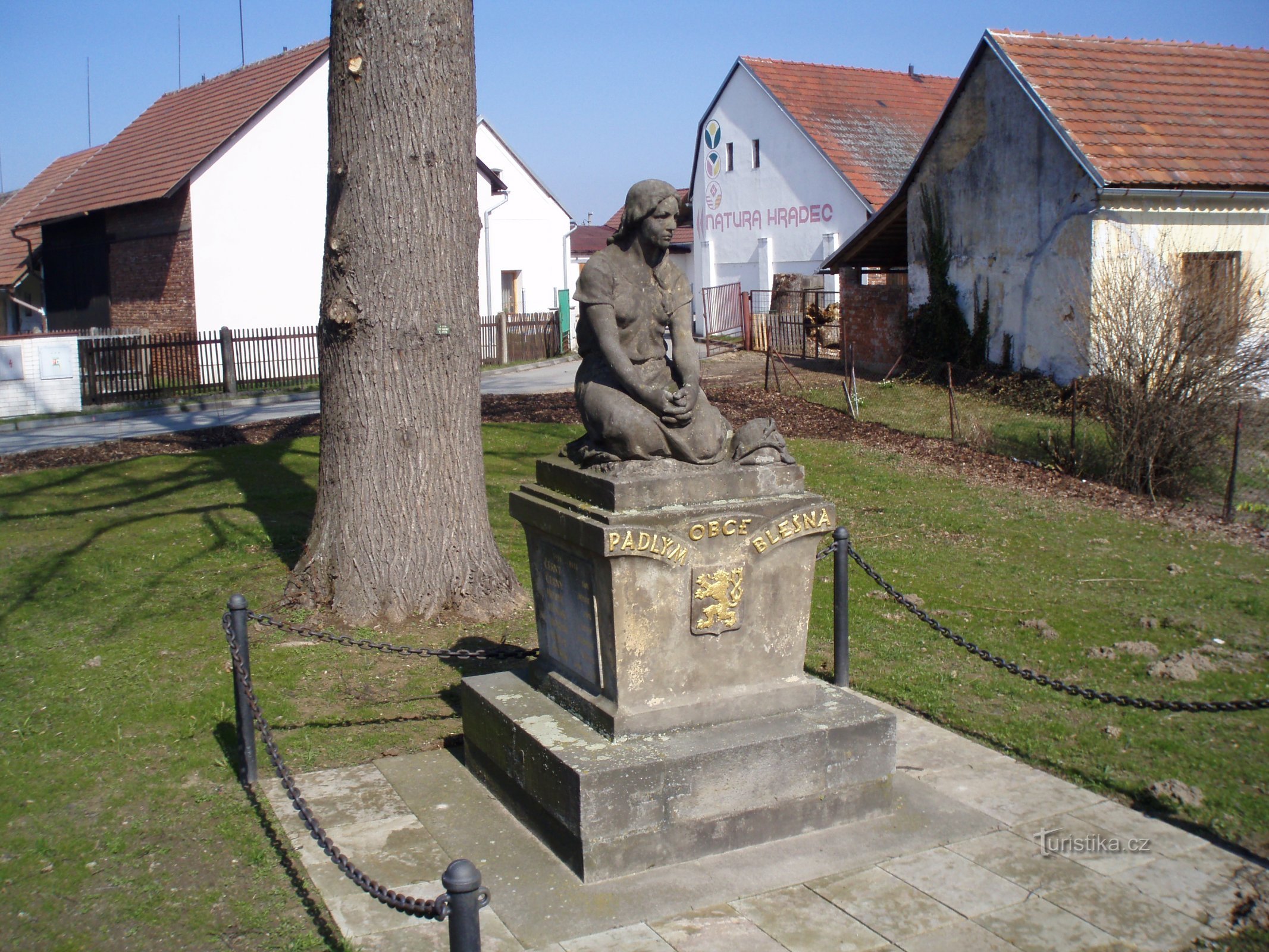 Ensimmäisessä maailmansodassa kuolleiden muistomerkki (Blešno)