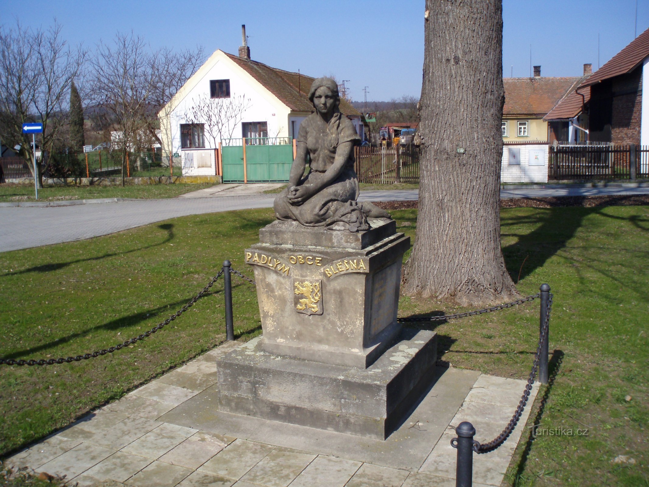 第一次世界大戦で亡くなった人々の記念碑 (Blešno)