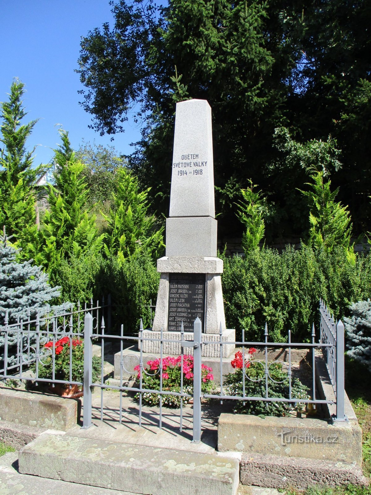 Μνημείο για όσους πέθαναν στον Πρώτο Παγκόσμιο Πόλεμο (Brzice)