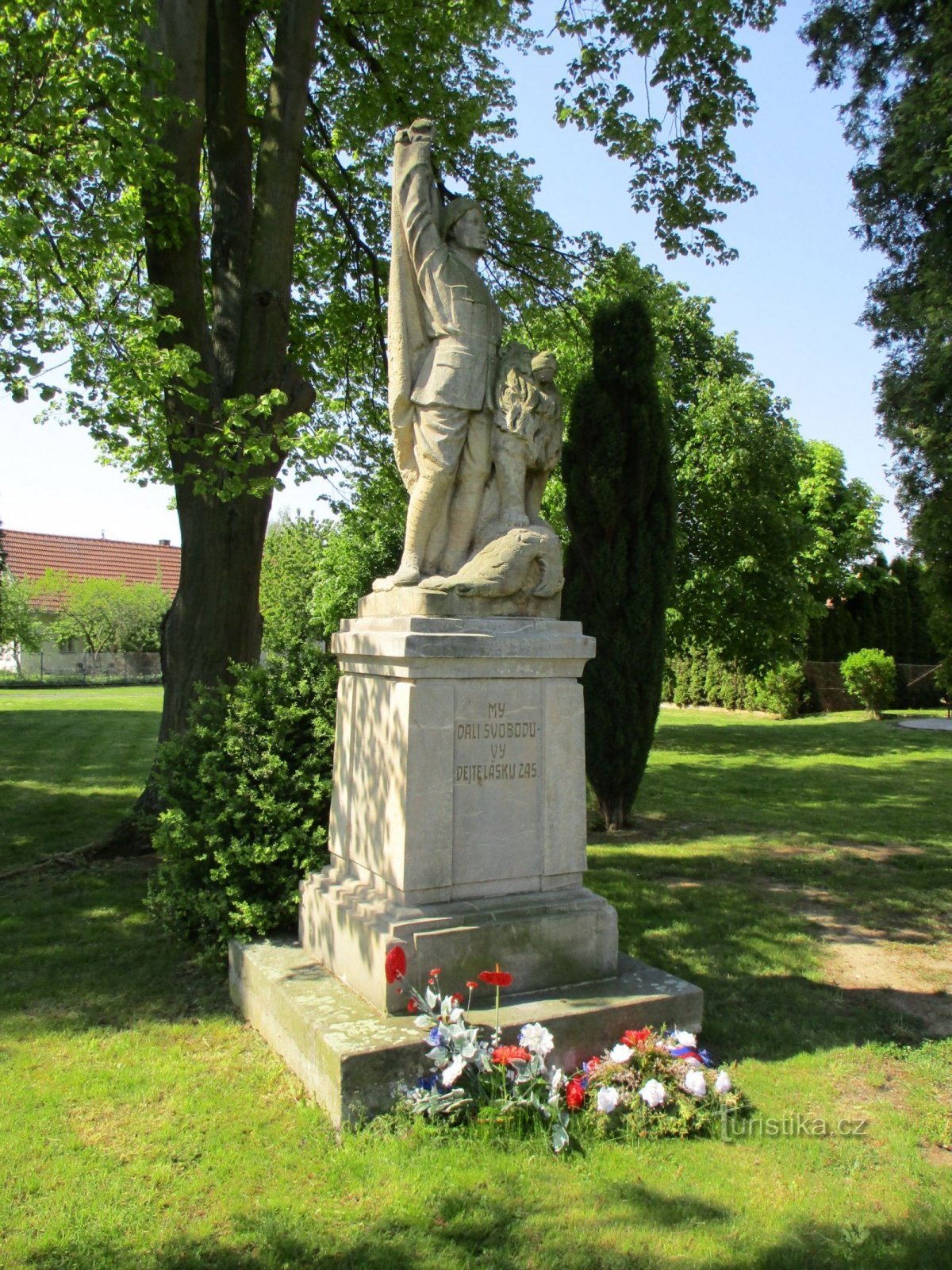 Monument à ceux qui sont morts pendant la Première Guerre mondiale (Dolní Ředice, 1/16.5.2020/XNUMX)