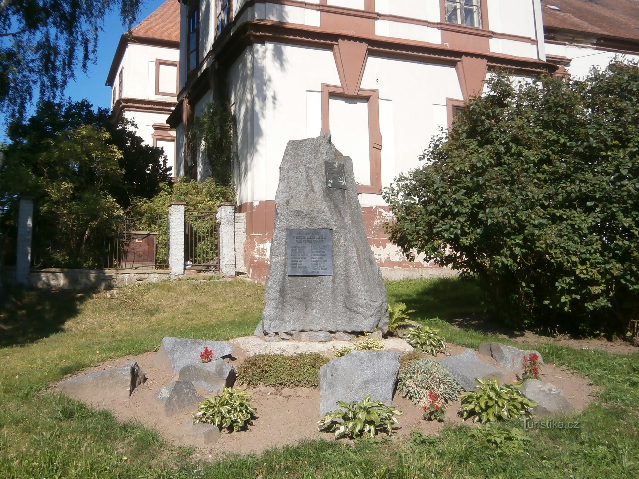 Monumentul celor care au murit în Primul Război Mondial (Hořiněves)