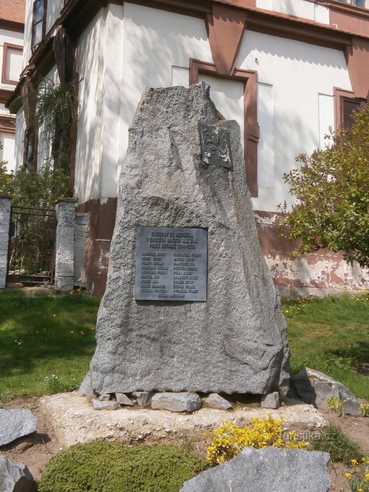Monumentul celor care au murit în Primul Război Mondial (Hořiněves)
