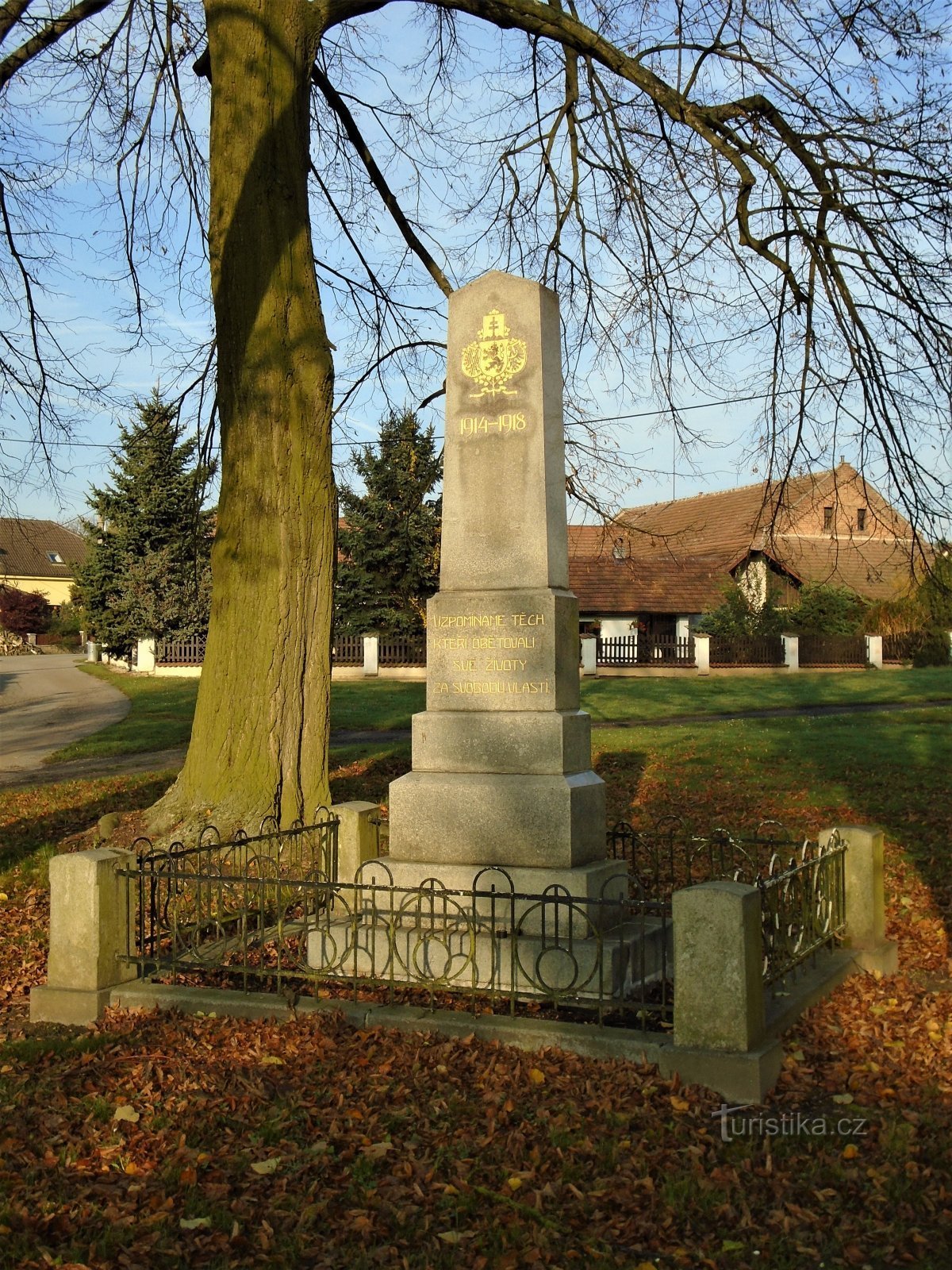 第一次世界大戦で亡くなった人々の記念碑 (Hvozdnice)