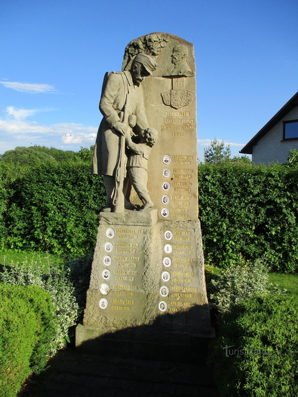 Monument à ceux qui sont morts pendant la Première Guerre mondiale (Lochenice)