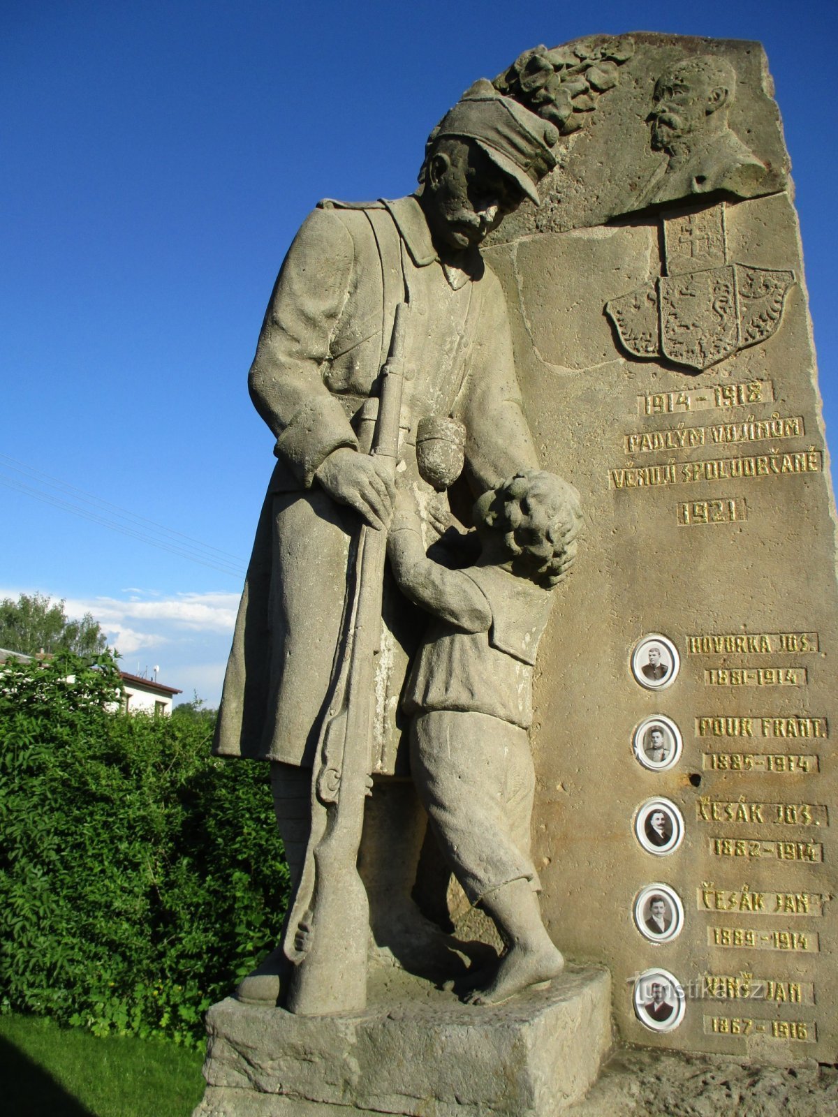 Ensimmäisessä maailmansodassa kuolleiden muistomerkki (Lochenice)