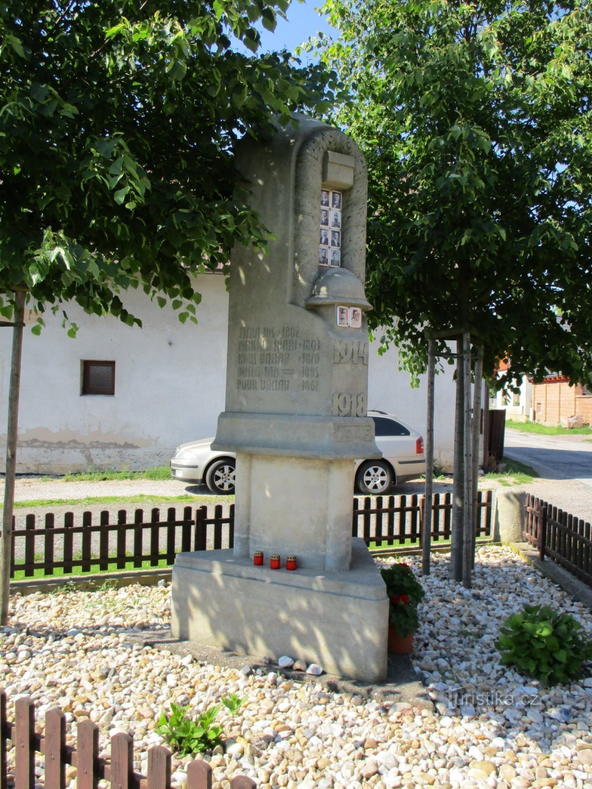 Ensimmäisessä maailmansodassa kaatuneiden muistomerkki (Rašín)