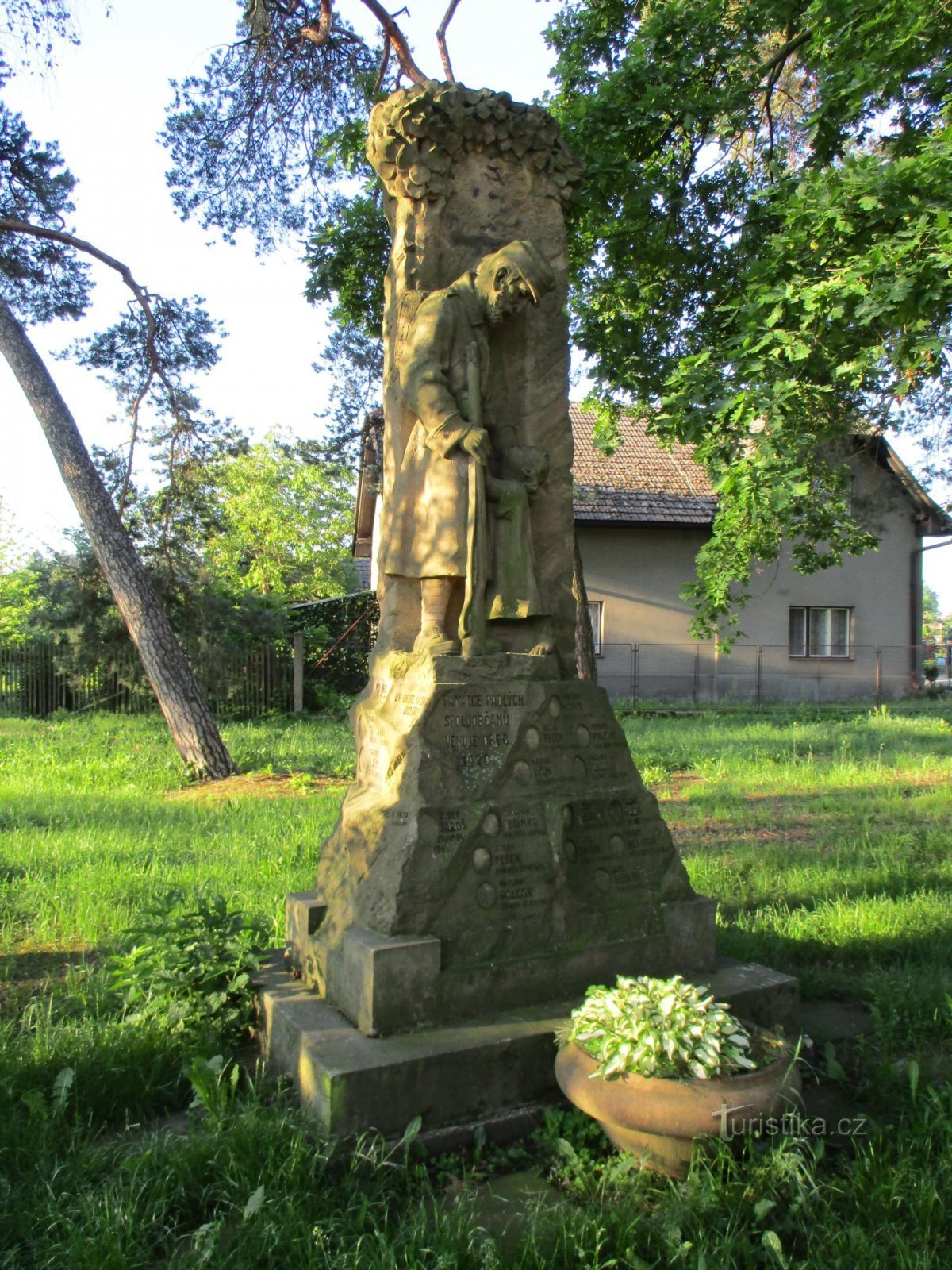 Az első világháborúban elhunytak emlékműve Březhradban (Hradec Králové)