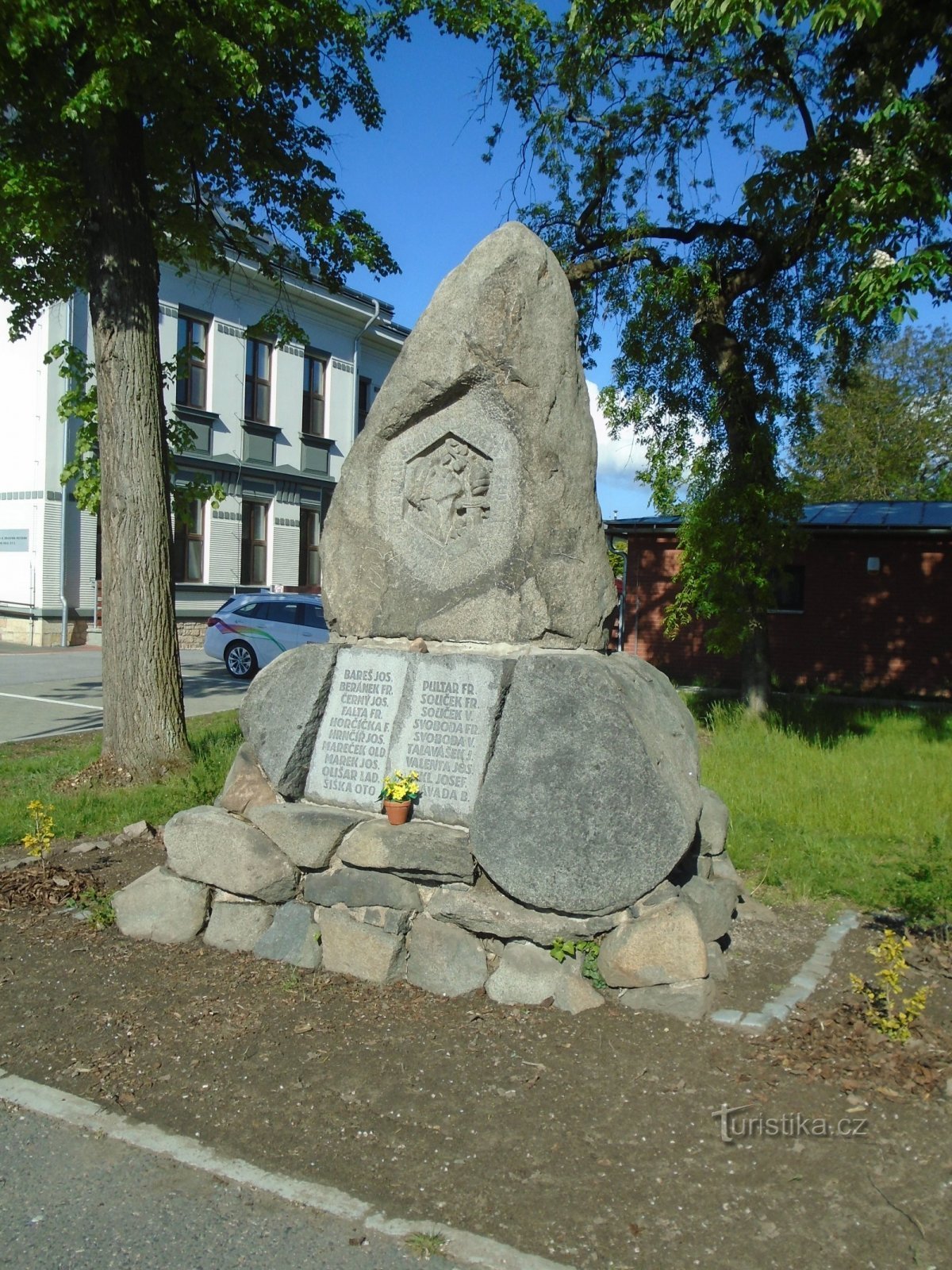 Ensimmäisessä maailmansodassa kaatuneiden muistomerkki Věkošyssa (Hradec Králové)