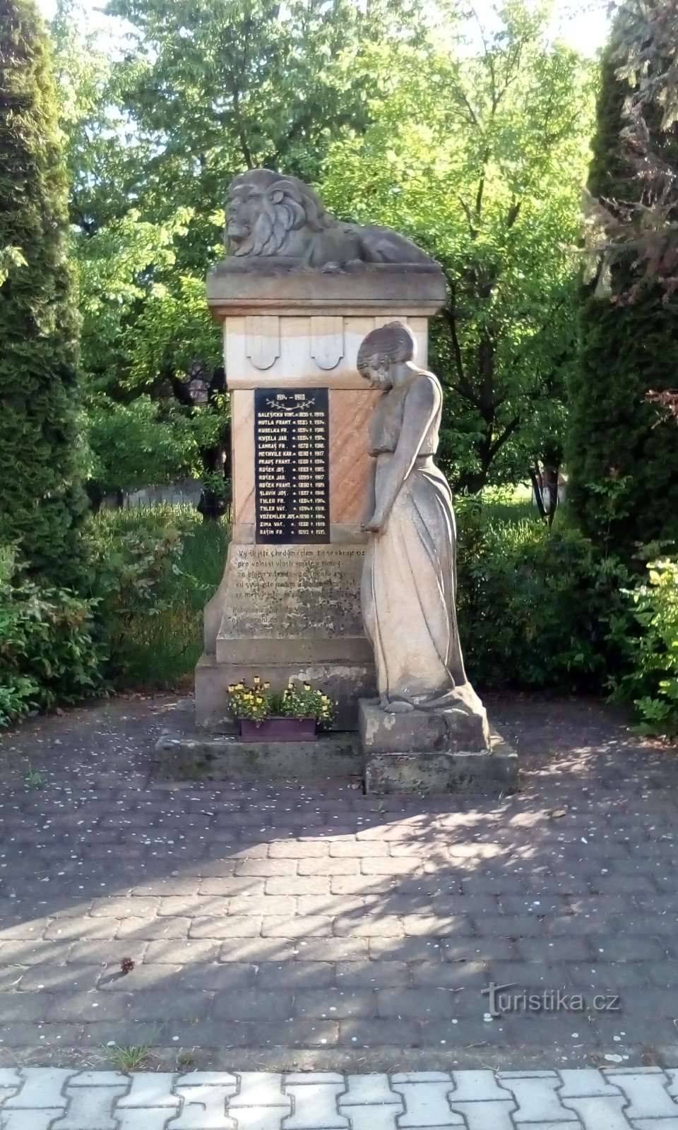 Monument to the fallen in Barchov