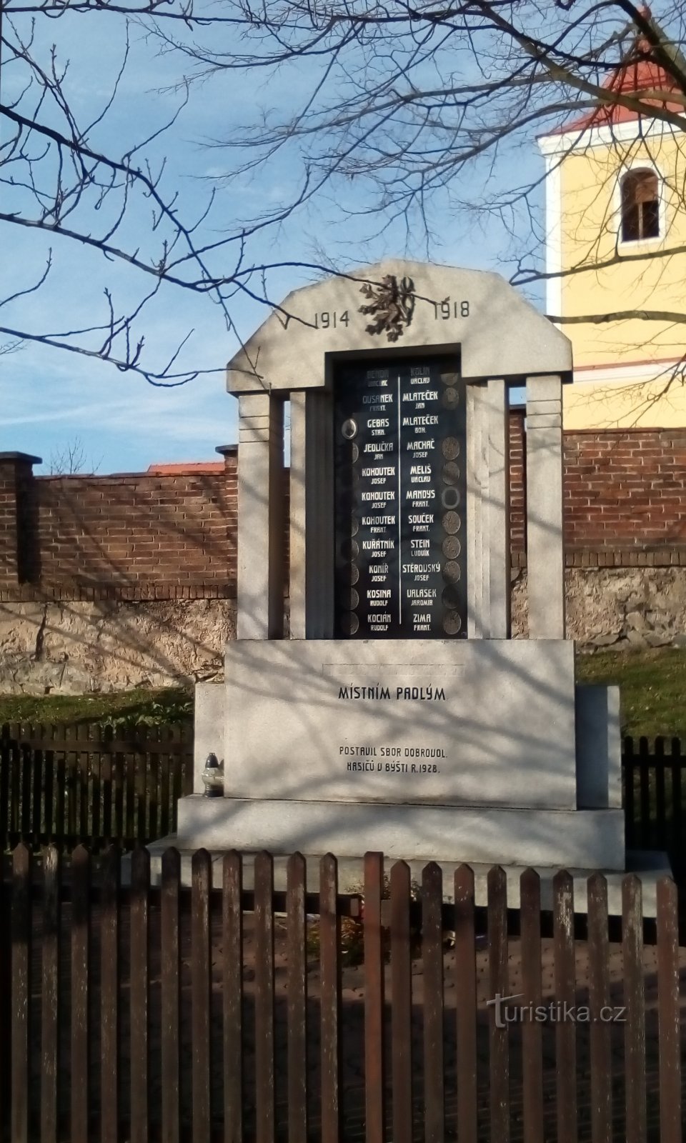 Monumento ai caduti a Býšt