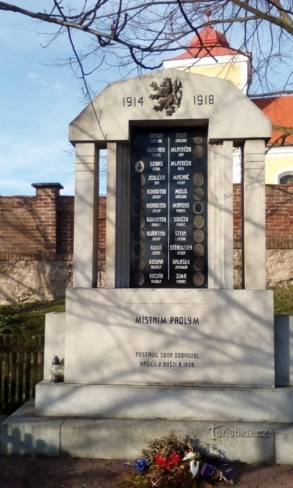 Monument aux morts à Býšt