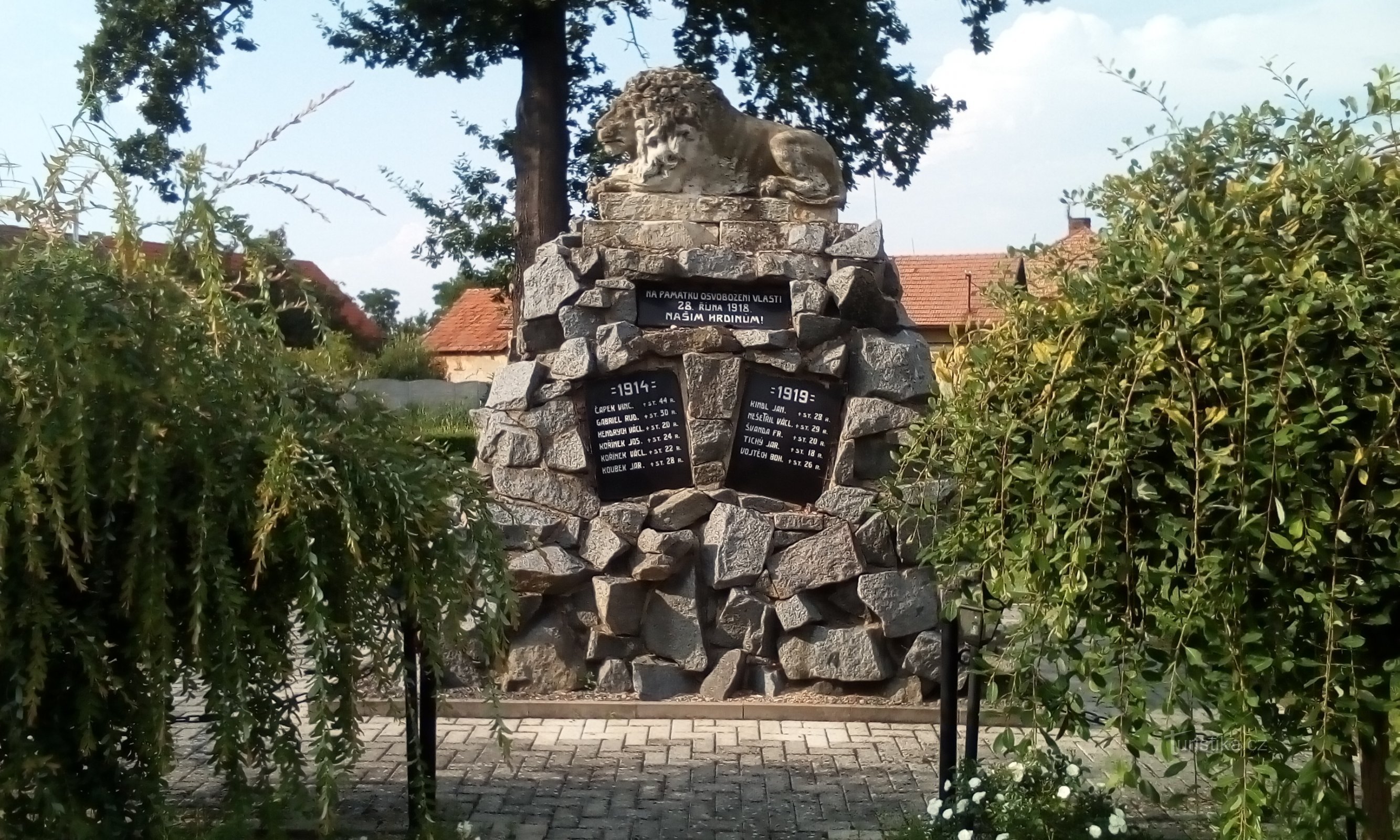 Monument for de faldne i Chotč