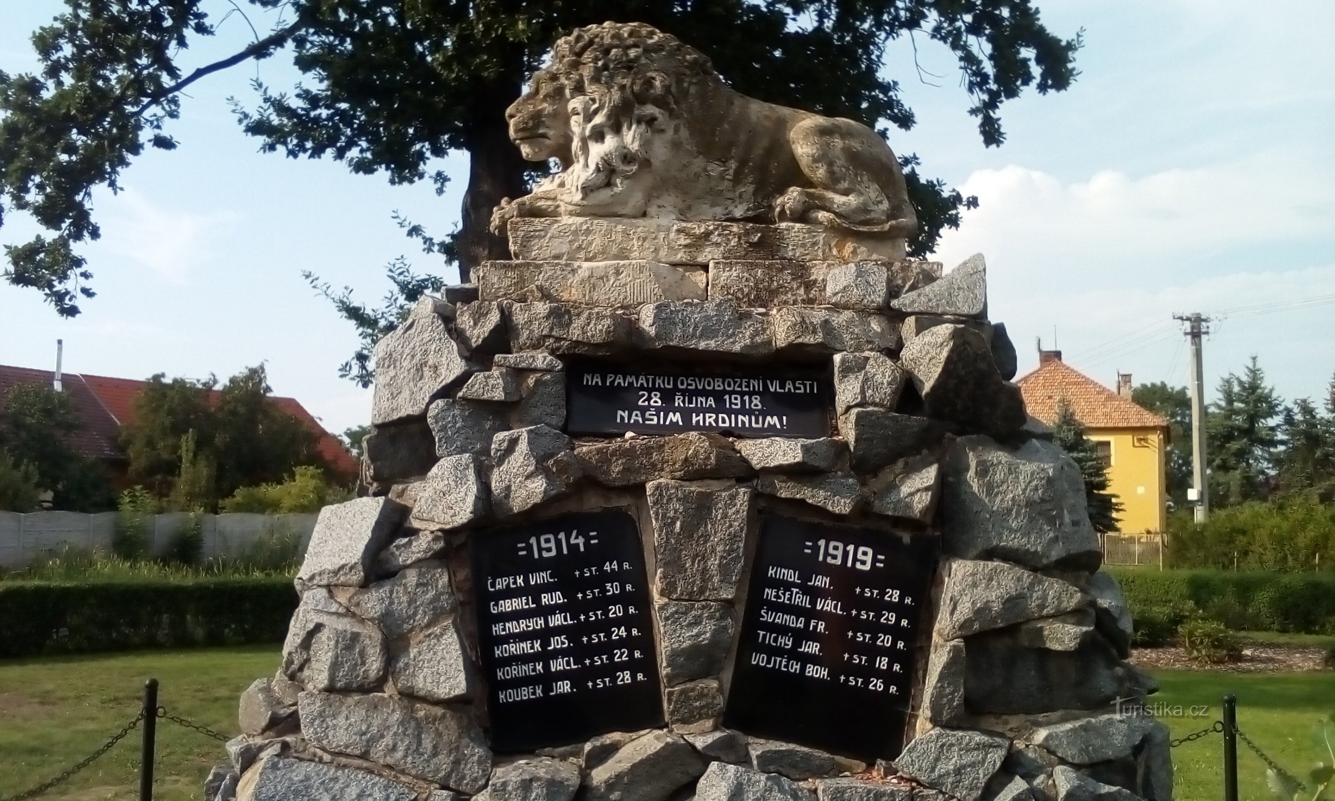 Monument aux morts à Chotč