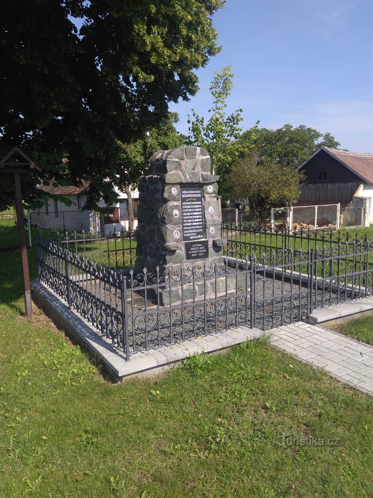 Monument to the fallen in Hošťálovice