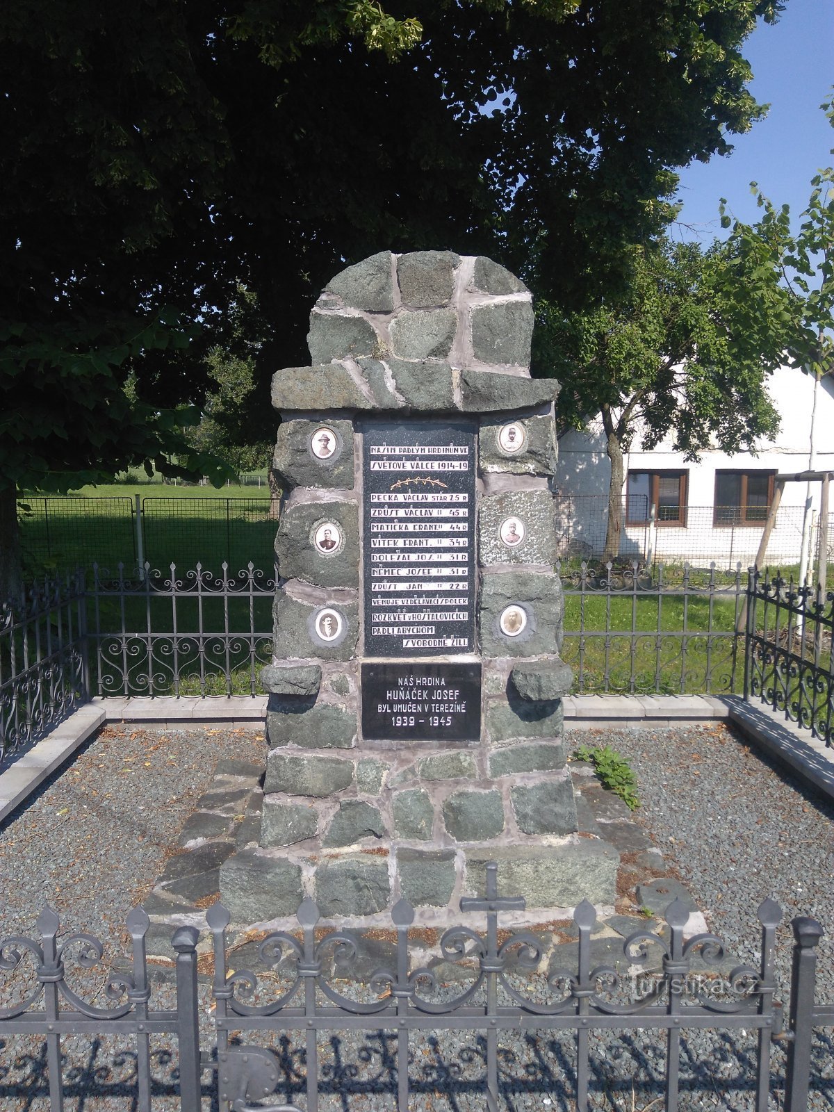 Monument to the fallen in Hošťálovice