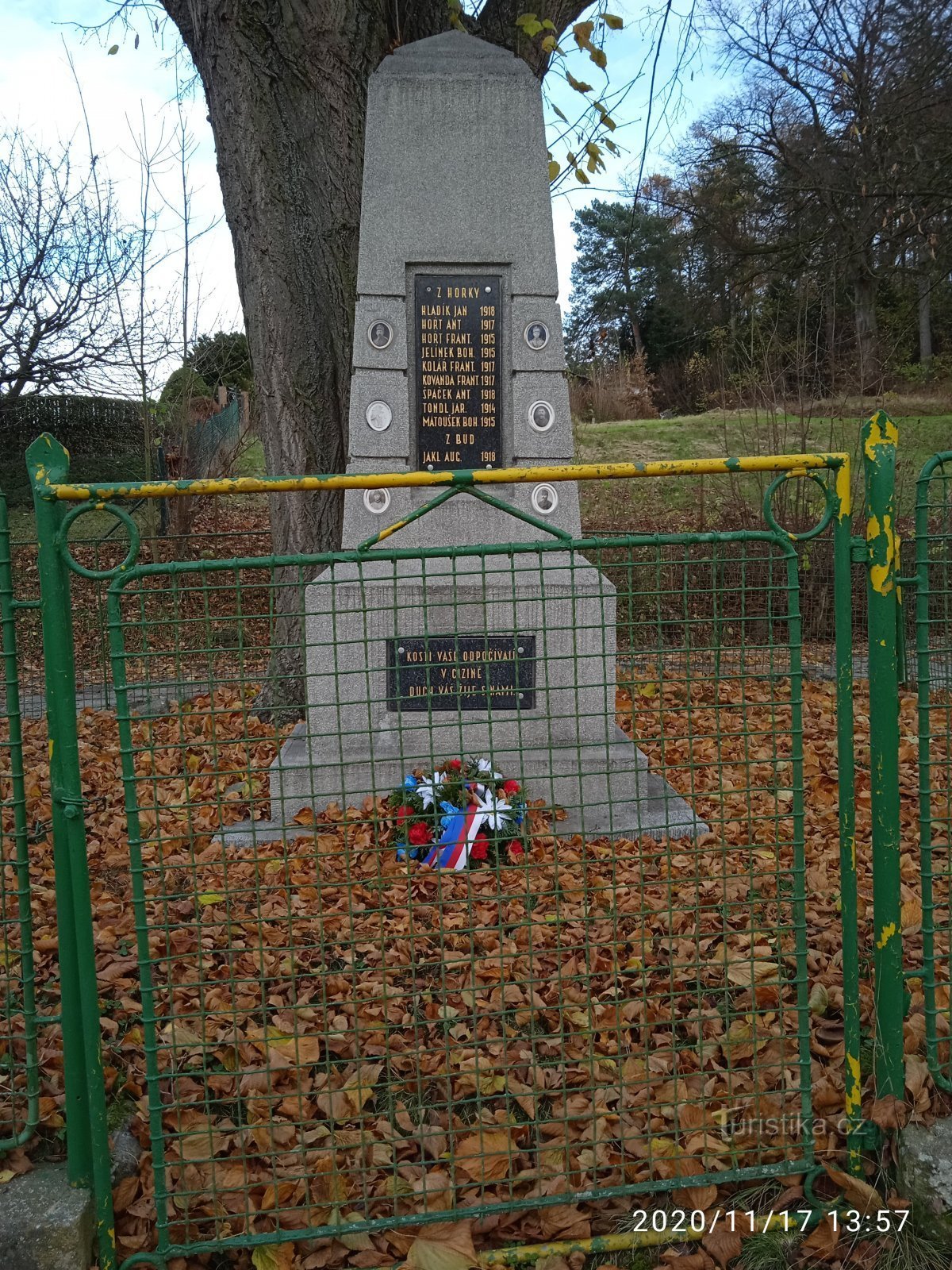 Monument aux morts dans le village de Horka II