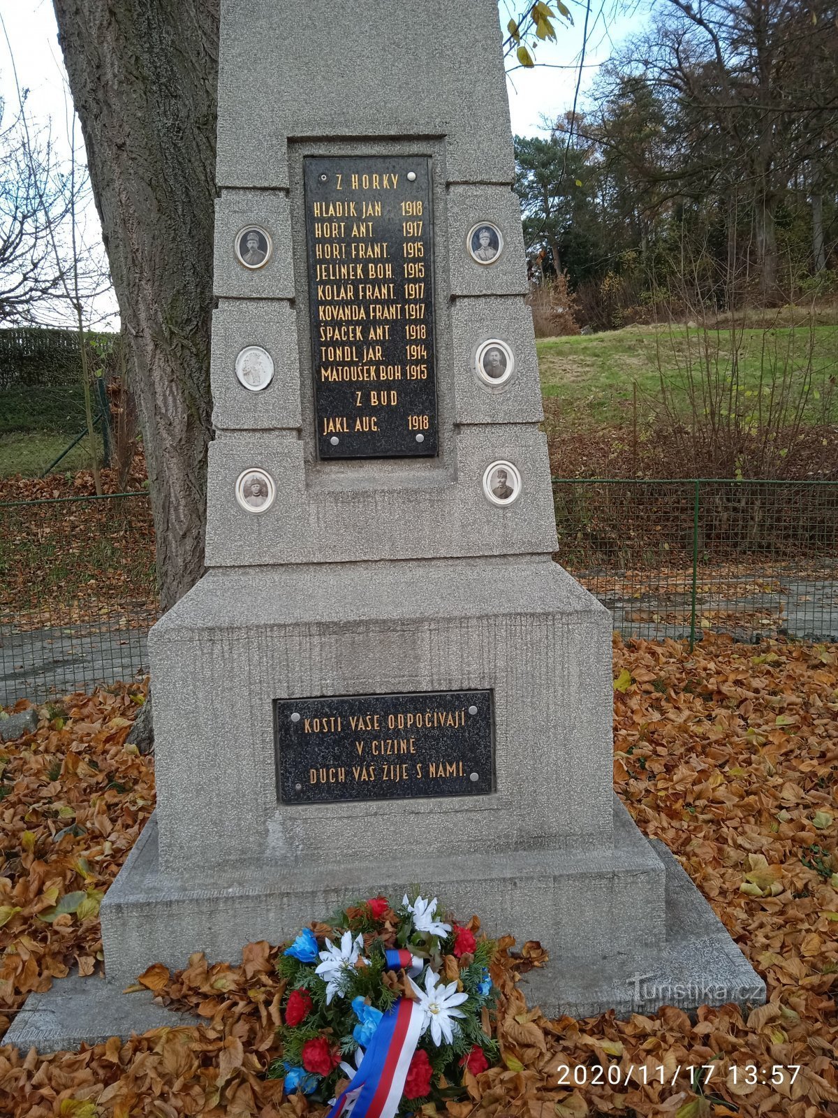 Monument voor de gevallenen in het dorp Horka II