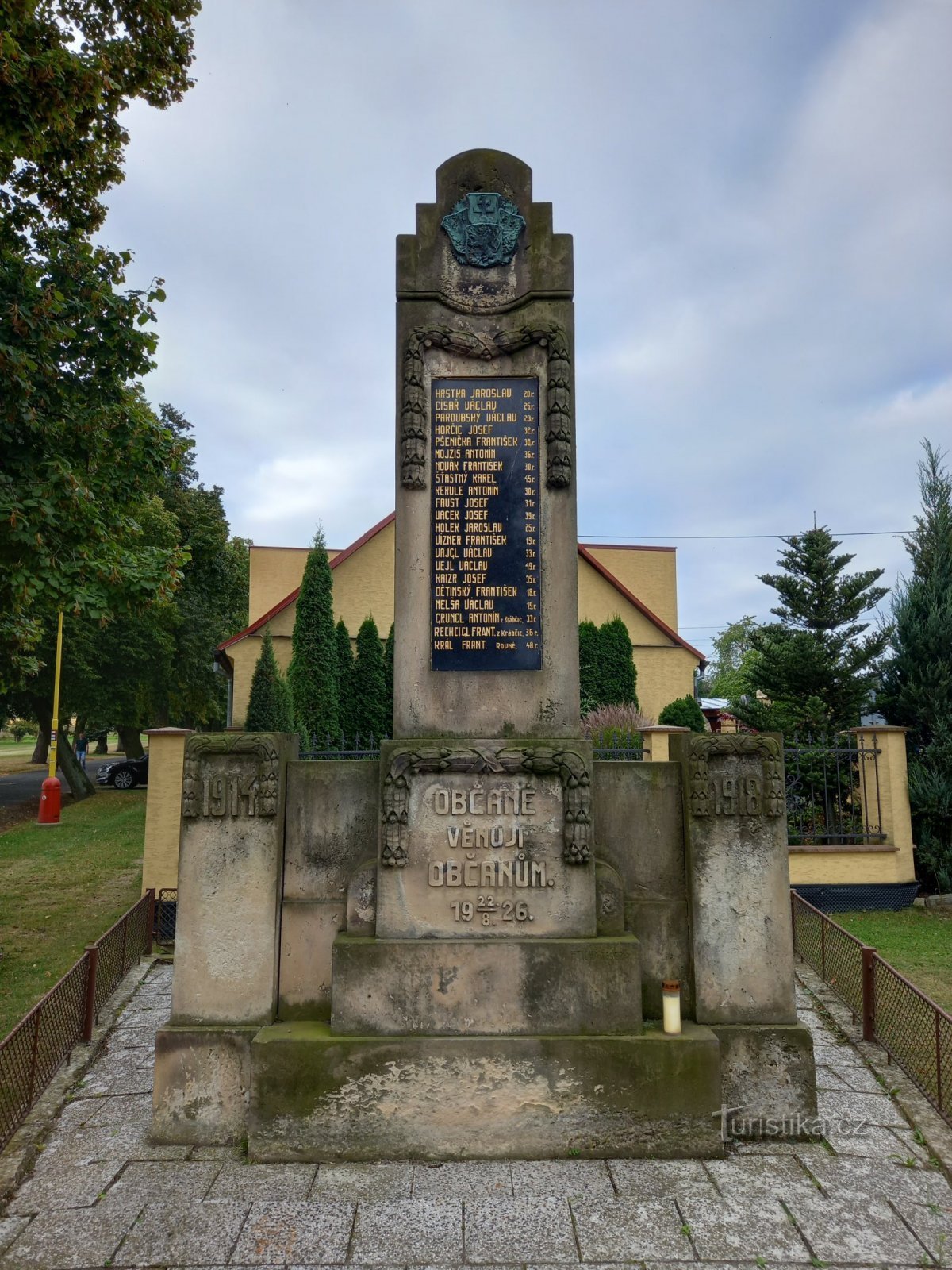 Pomník padlým v obci Rovné