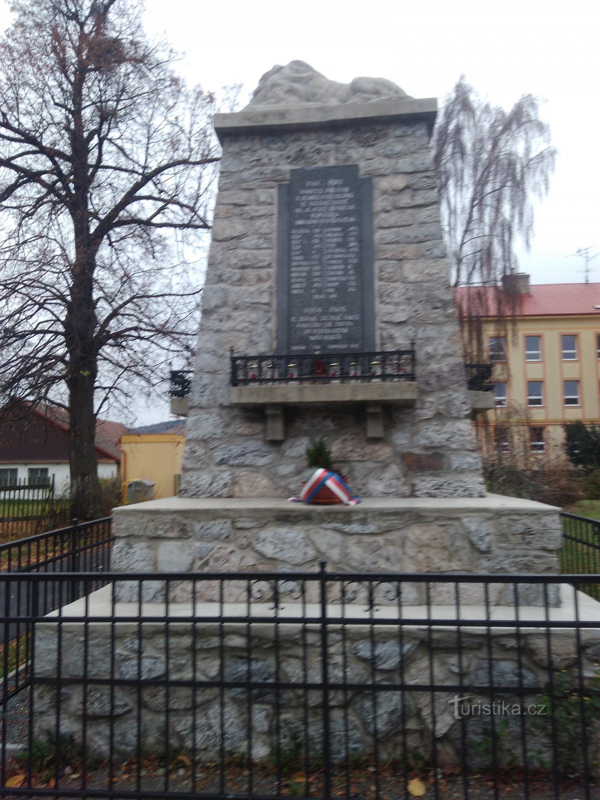 Monument to the fallen in Prachovice