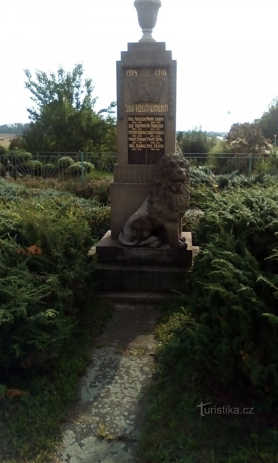 Monumentul celor căzuți în Raby