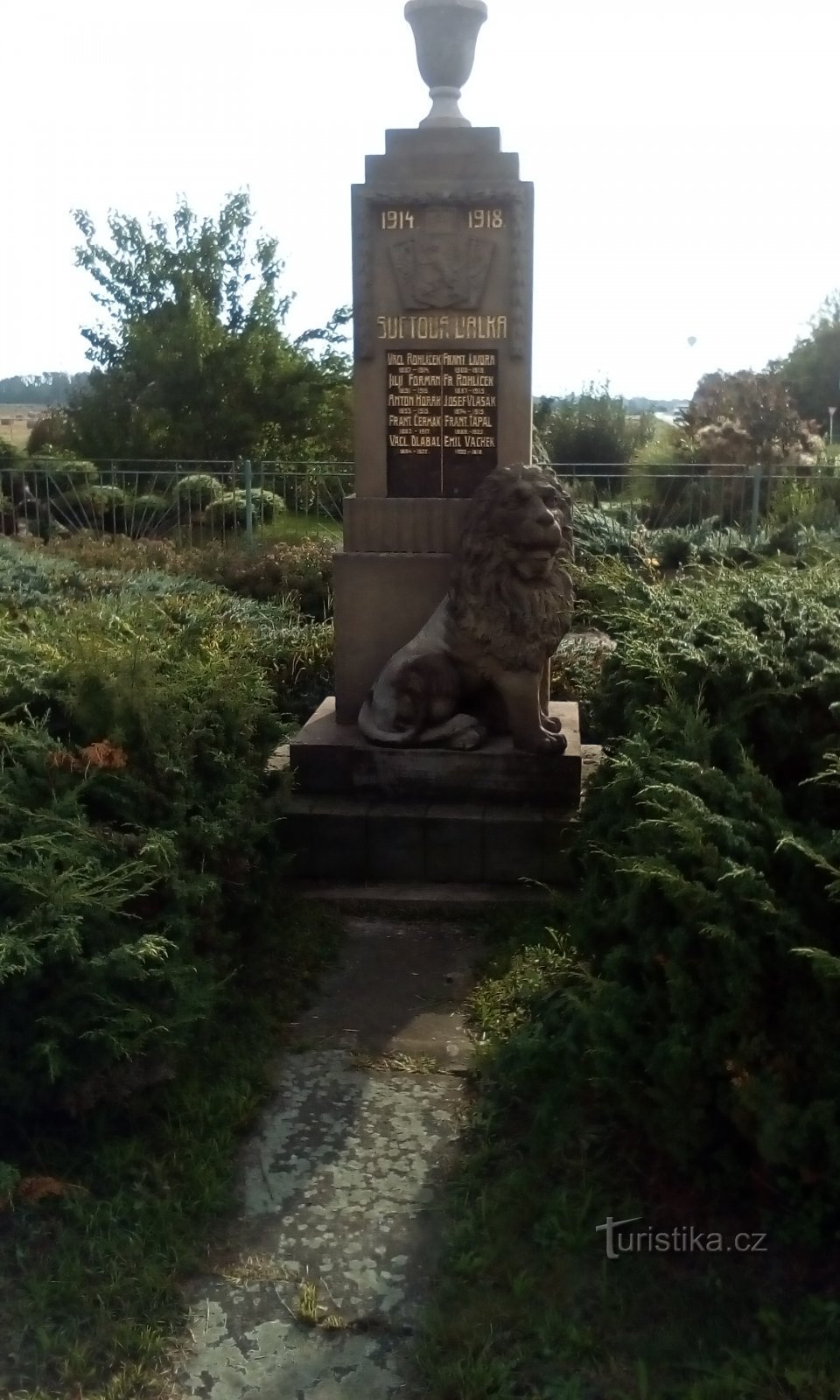 Monumento a los caídos en Raby